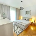 Miro * 马卡尔斯卡