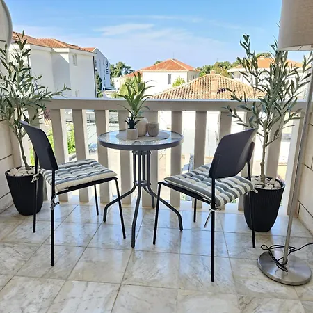 Miro * Μακάρσκα