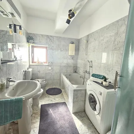 Miro * Μακάρσκα